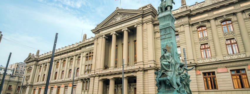 La impugnación del acto administrativo que invalida el nombramiento en un cargo de planta debe ser conocida por la justicia ordinaria en un procedimiento breve y sumario. | Abogados en Puerto Montt - Servicios y Asesorías Legales Puerto Montt