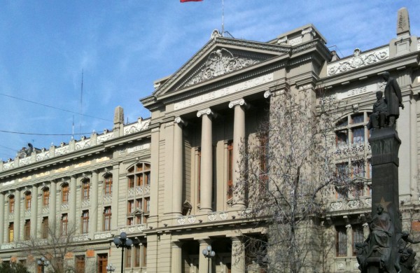 Corte Suprema condena a la Corporación Municipal de Castro por maltrato escolar en escuela rural de Llau Llao | Abogados en Puerto Montt - Servicios y Asesorías Legales Puerto Montt
