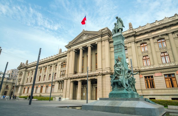 La impugnación del acto administrativo que invalida el nombramiento en un cargo de planta debe ser conocida por la justicia ordinaria en un procedimiento breve y sumario. | Abogados en Puerto Montt - Servicios y Asesorías Legales Puerto Montt
